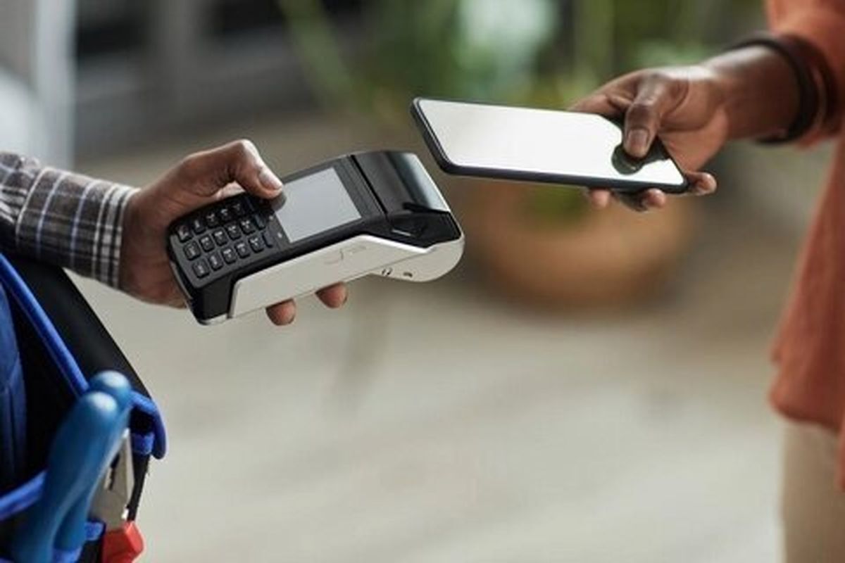 طرح “کهربا” با شش بانک آغاز شد/ پرداخت با گوشی به جای کارت بانکی